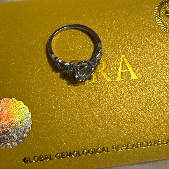 Elegant Moissanite Silver Tone Ring (size5) - Picture 4 of 7